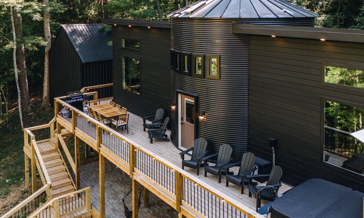 Saint Helens House | Bourbon Silo Cabin | Kings | Sleep 8 | SxS Trailer