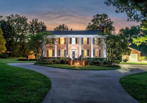 Frankfort House | Bourbon Trail Estate! Golf Sim, Speakeasy, 14