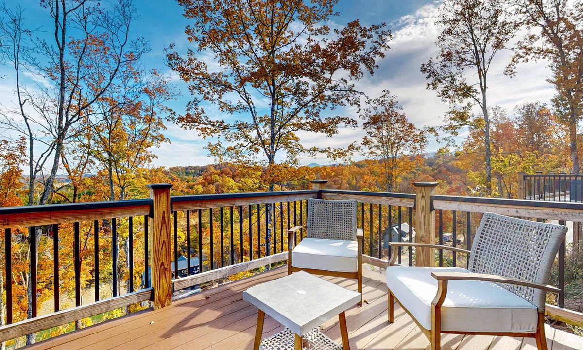 Sevierville Cabin | Brand New Cabin Overlooking Douglas Lake・Hot Tub