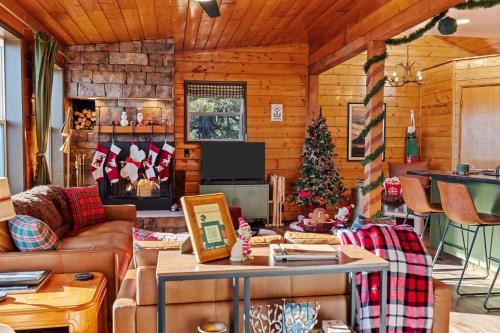 Highland Pines House | Breathtaking Views Elevated Comfort Pets Welcome
