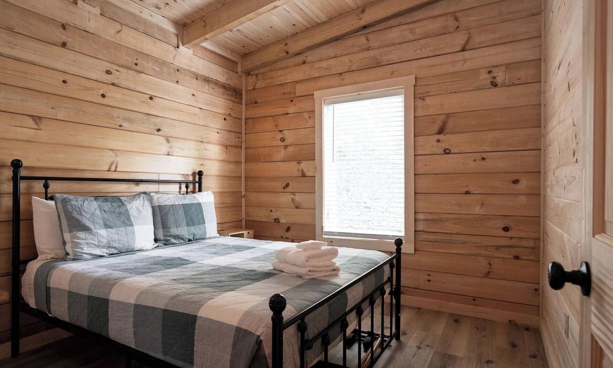 Rogers Cabin | Breezeway Cabin 2 Cabins w/Hot tub, patio
