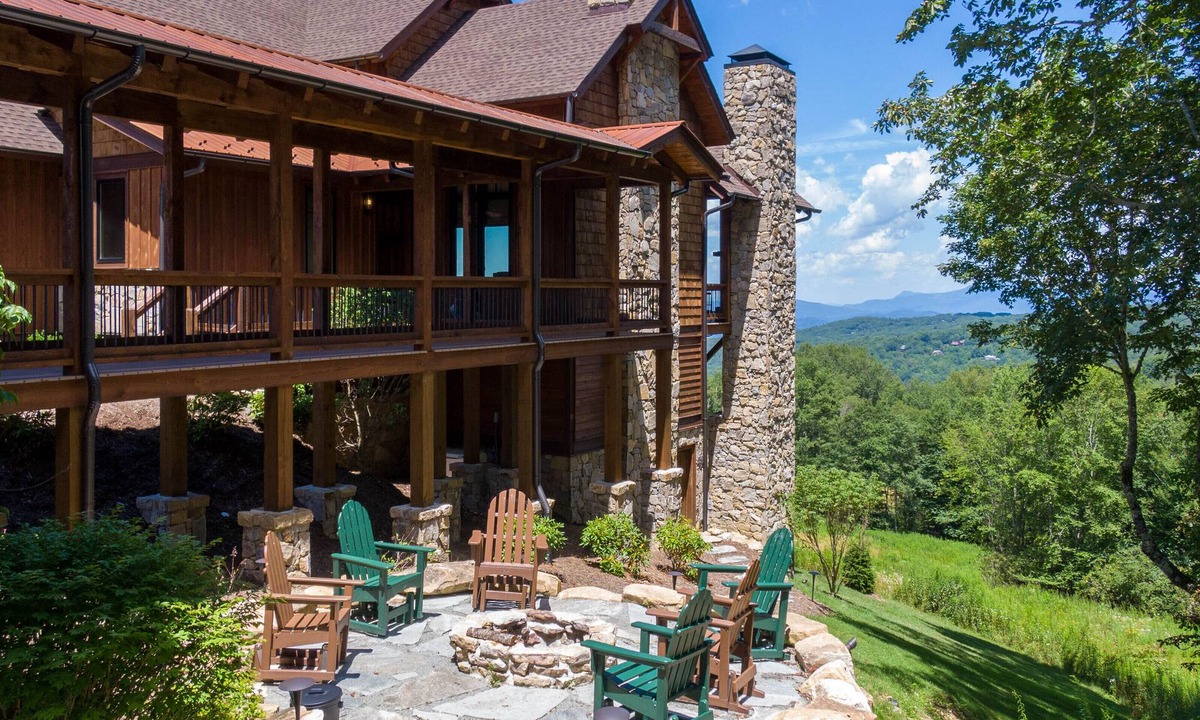 Banner Elk Cabin | Breezeway Lodge at Eagles Nest - hot tub, huge views, all Suite style rooms, close to tennis