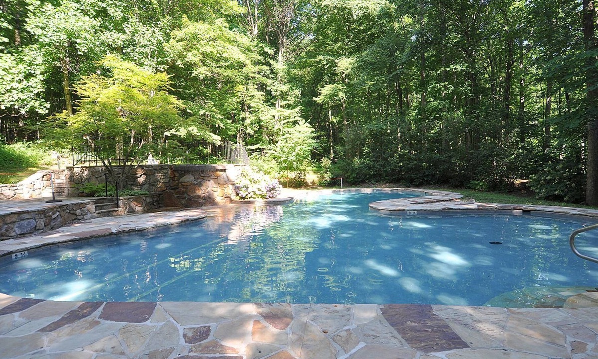 Berkeley Springs Cabin | Brigadoon - 5 Bedroom Retreat