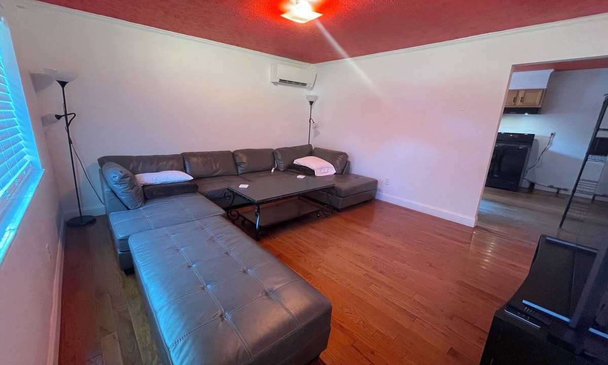 Stanton House | BUDGET HOUSE 58 Modern 3-bedroom house in charming Stanton with AC