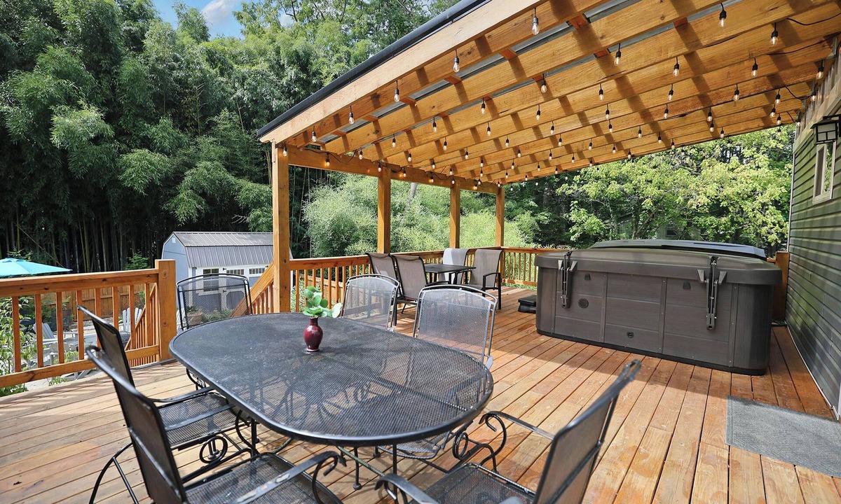 Black Mountain House | Bungalow Dream, Water & Electric are back-Fire Pit & fenced