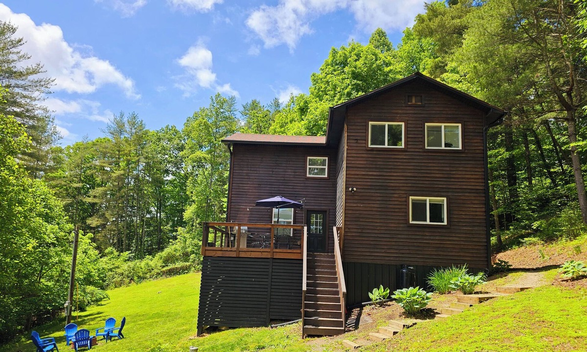 Campton Cabin | Cabin In The Stars - Hot Tub - Pet Friendly - Private - Minutes to RRG