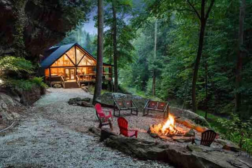 Rogers House | Cabin of Freedom Falls -Private Waterfall Hot Tub- Secluded & Luxury Log Cabin Retreat
