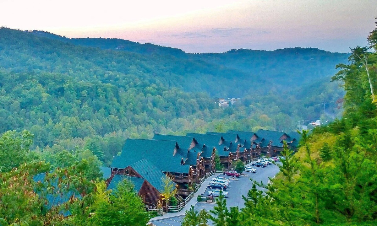 Gatlinburg Condo | Cabin Style Luxury Condo-Gatlinburg/Water Park
