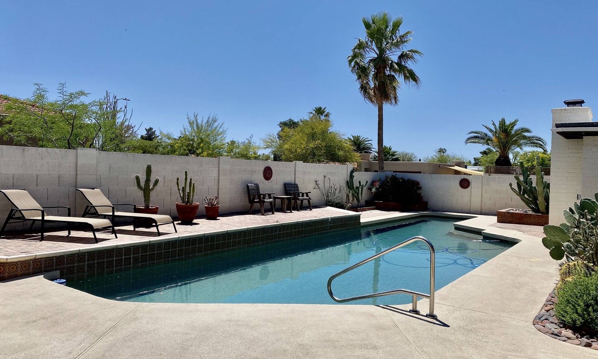 Spanish Mountain Estates House | Cactus House - Spacious home & pool next to mountains and close to everything