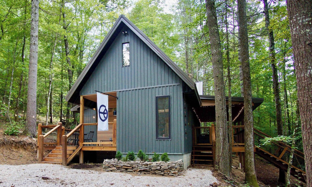 Campton Cabin | Camp Firefly, Secluded Cabin, Hot Tub, Forest View, Cozy Escape great for couples with kids!