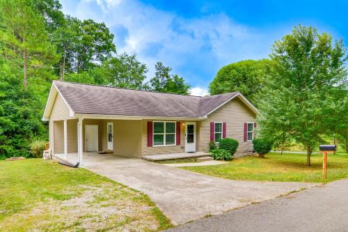 Campton House | Campton Cottage w/Hot Tub, Near Hiking + Climbing