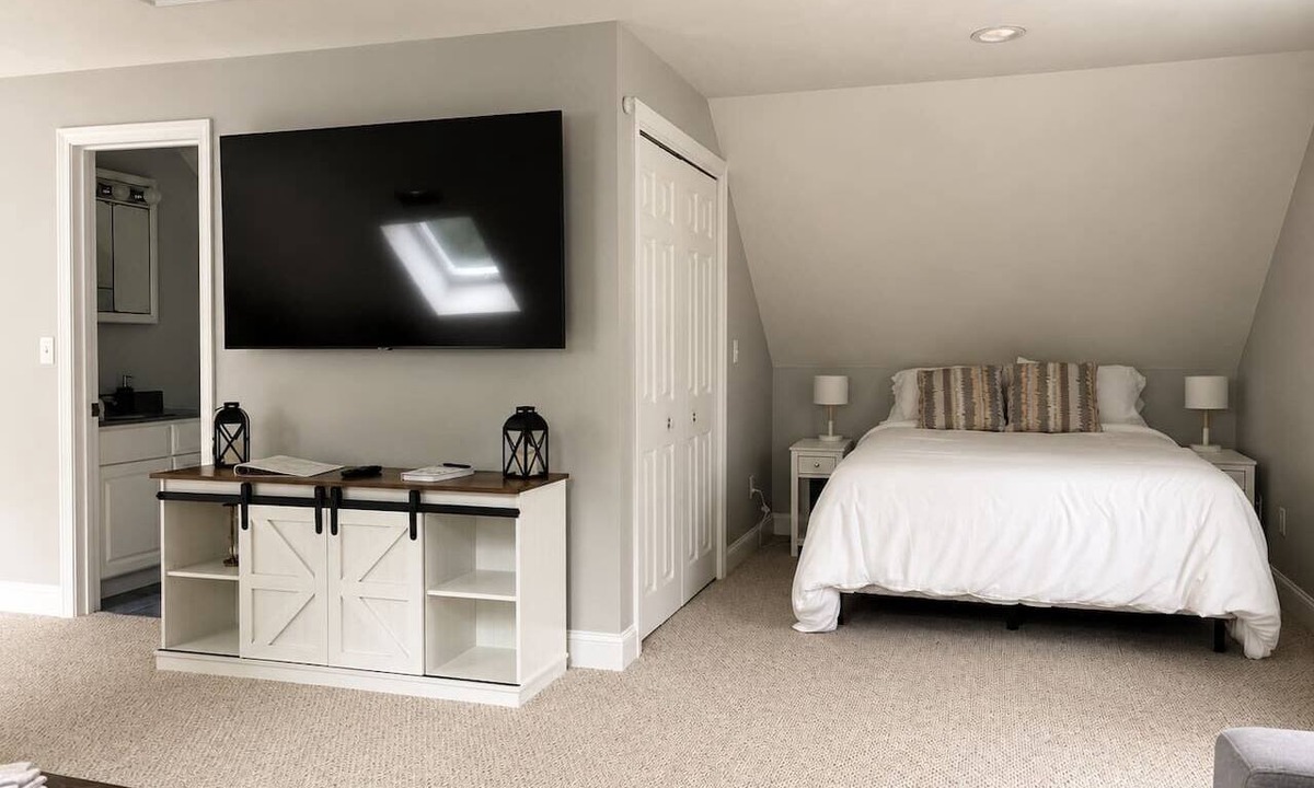 Sagamore Beach Apartment | Cape Cod Loft - Near Beaches & Canal