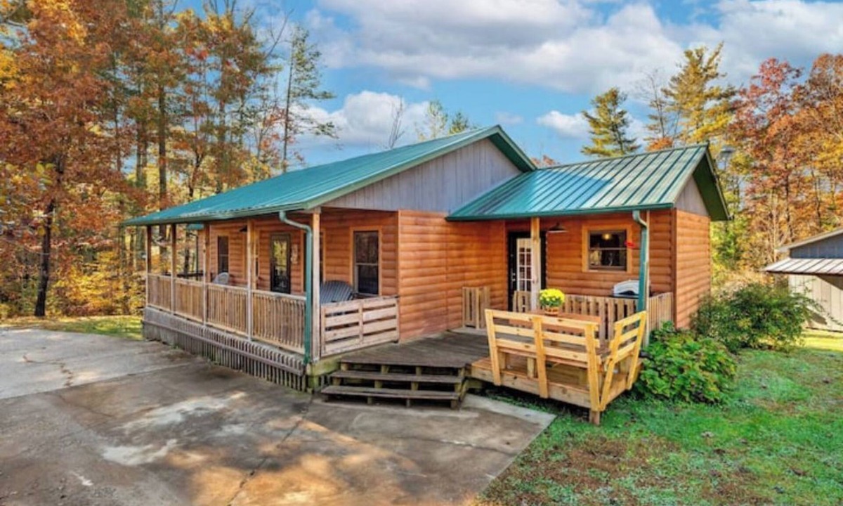 Marion Cabin | Cardinal's Nest, Cozy Mountain Cabin, Close to Lake James, Pet Friendly!