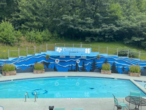 Gatlinburg Hotel | Carr's Northside Hotel and Cottages