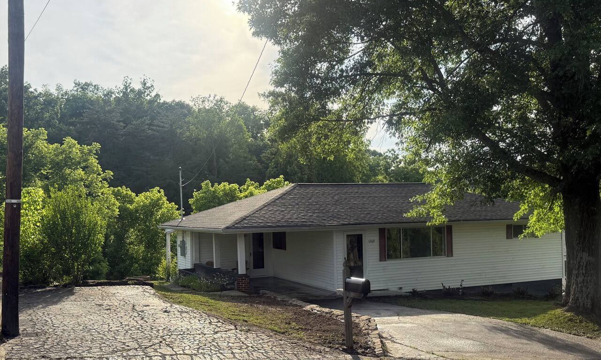 Cannonsburg House | Casino Nights near Sandy’s Racing and gaming. Entire House, Sleeps 8, 3-Bedroom.
