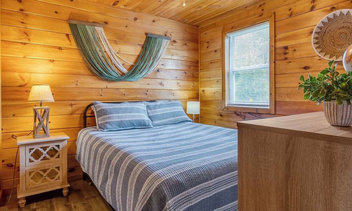 Farmers Cabin | Cave Run Lodge - Near Lake - Playground & Fire Pit- Cabin #4