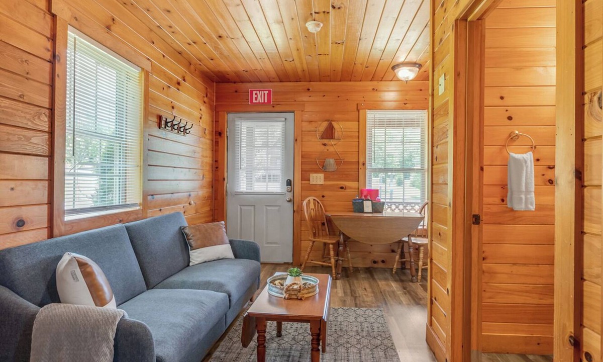 Farmers Cabin | Cave Run Lodge - Near Lake - Playground & Fire pit - Cabin #12
