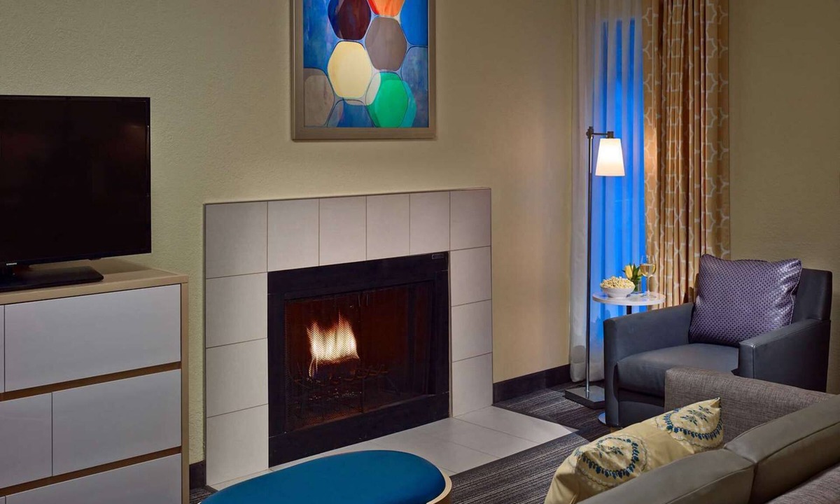 Blue Ash Hotel | Central Comfort, Family-Friendly Suite w/Breakfast | Onsite Seasonal Pool
