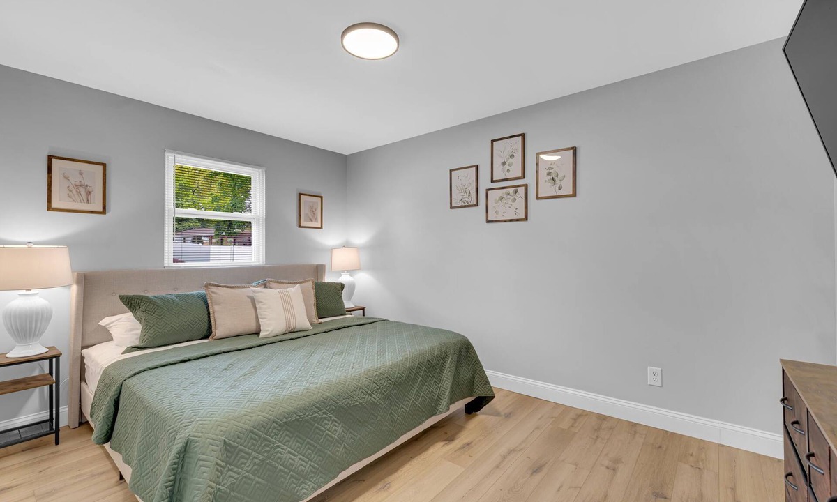 O'Fallon House | Centrally located, spacious 4 bdrm, on quiet Ct