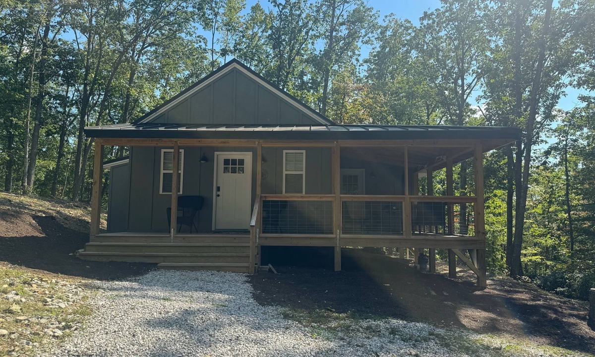 Waneta Cottage | Charming 2-bedroom cottage with WiFi, AC, close to SXS trails in Mckee, KY.
