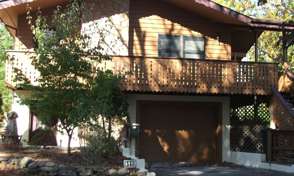 Newland Ski Chalet | Charming 2-bedroom mountain chalet in fabulous Blue Ridge Mountains