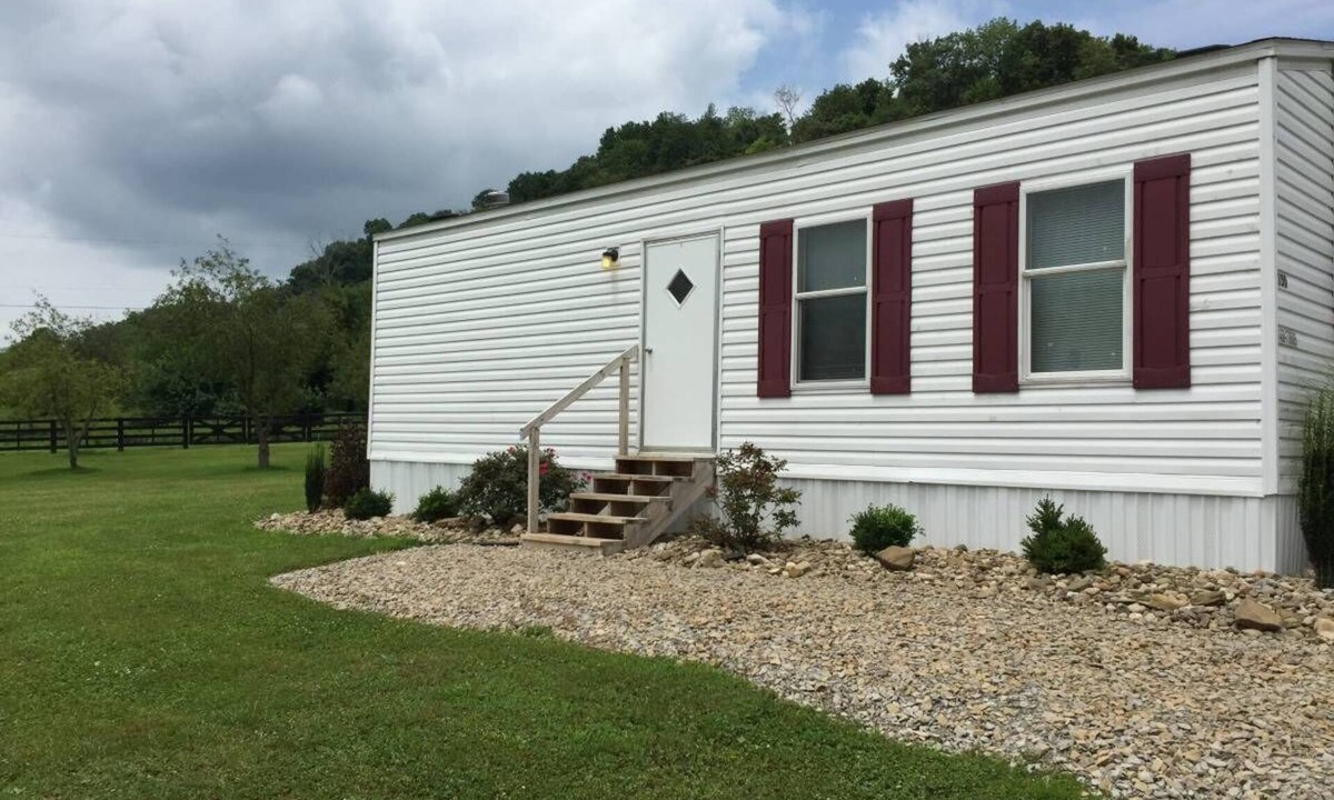 Newport House | Charming Mini Mobile Home