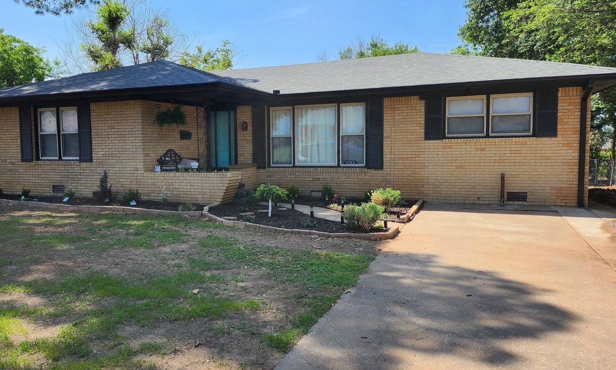 Cushing House | Charming, spacious 4-bedroom house in Cushing