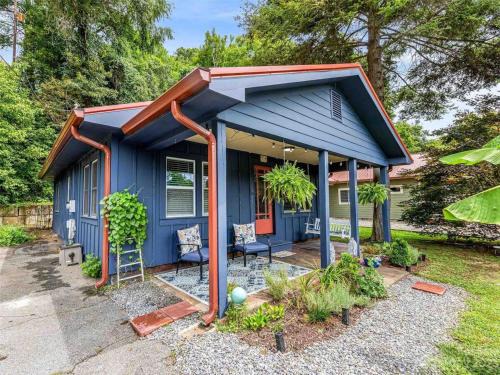 Woodfin House | Cheerful Cottage Retreat with Quick Downtown Access
