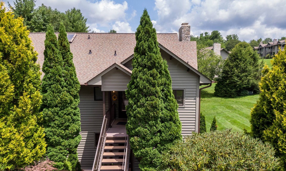 Blowing Rock Condo | Chetola Chestnut 8 - close to downtown Blowing Rock!