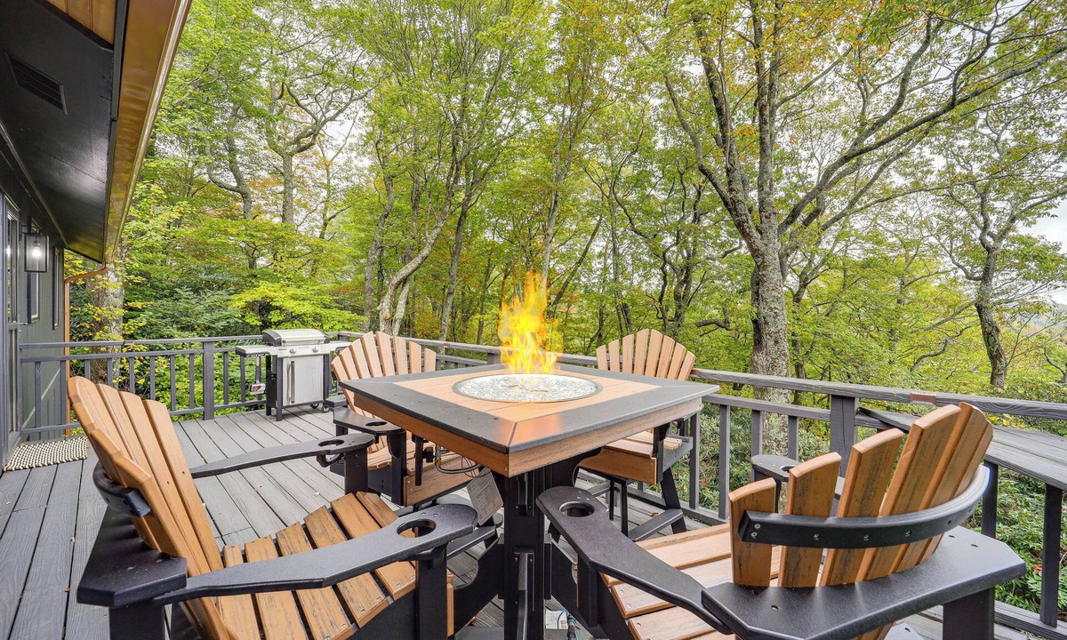 Blowing Rock Cabin | Chic Cabin! Epic Views of Grandfather Mountain