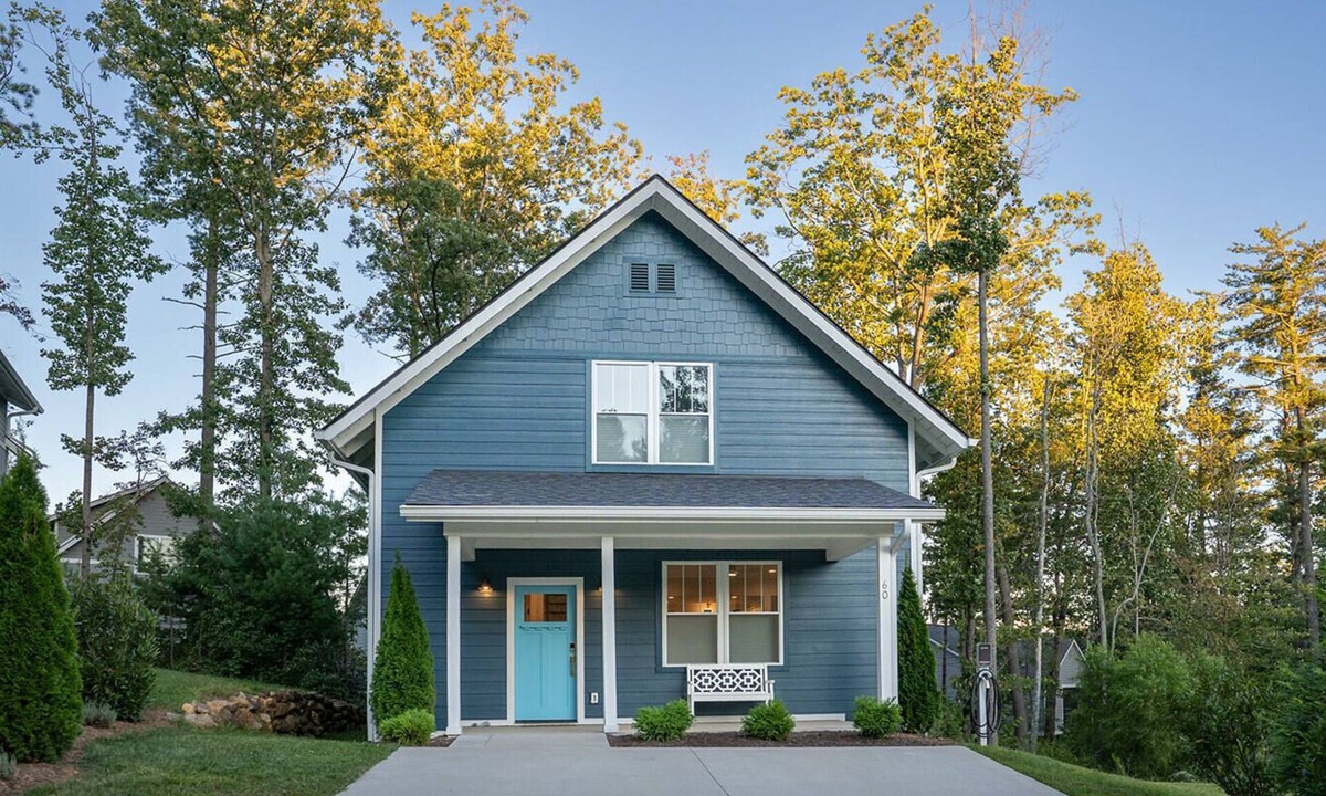 Fairview House | Clean and crisp design, new 4BR, easy ride to DT Asheville, and Biltmore Estate.