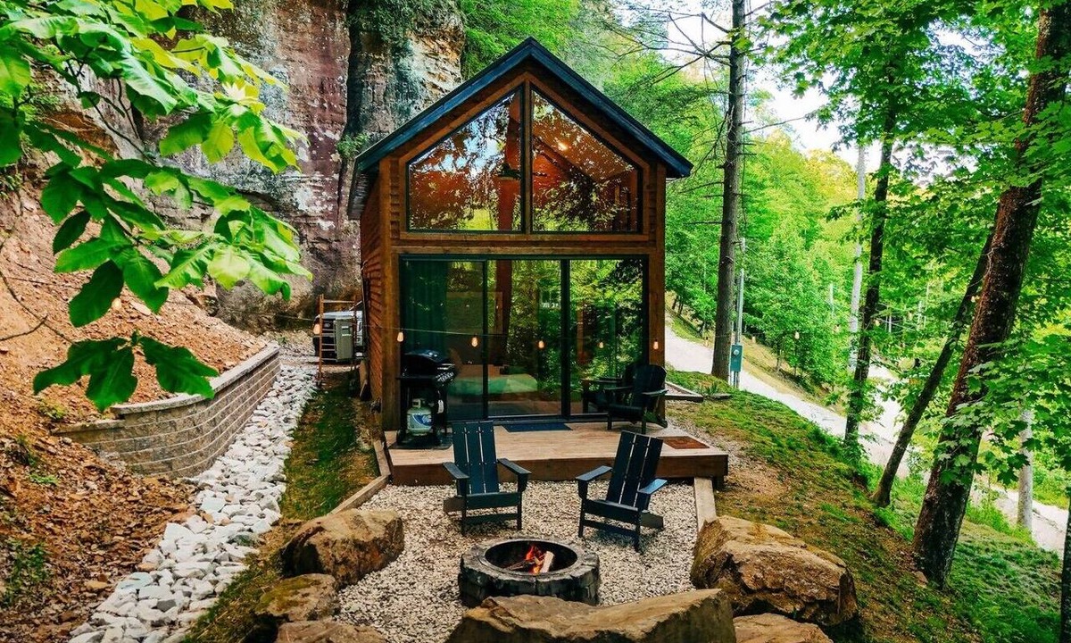 Rogers Cabin | Cliffside Nordic Cabin | Pet Friendly | Sleeps 4