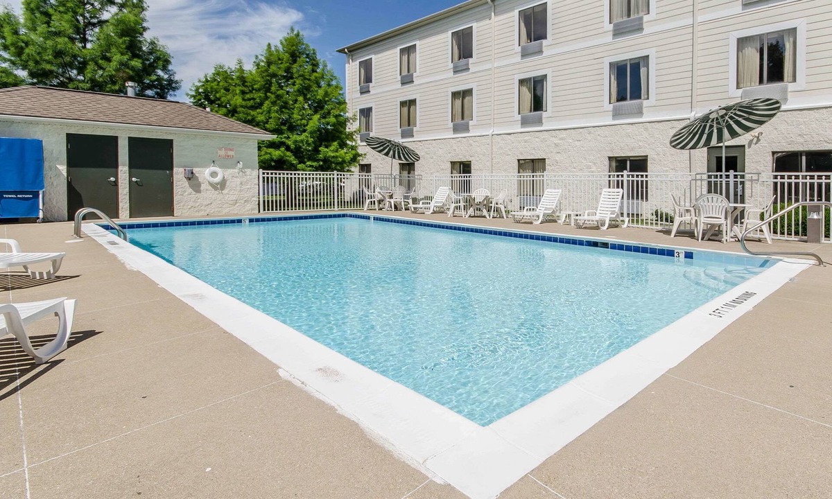 Farmers Hotel | Comfort Inn & Suites