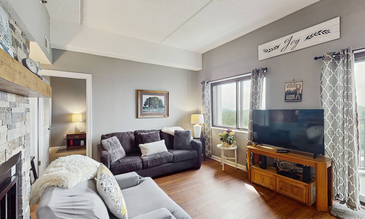 Sugar Mountain Condo | Condo at Sugar Top Resort overlooking the slopes | Full Kitchen and WIFI