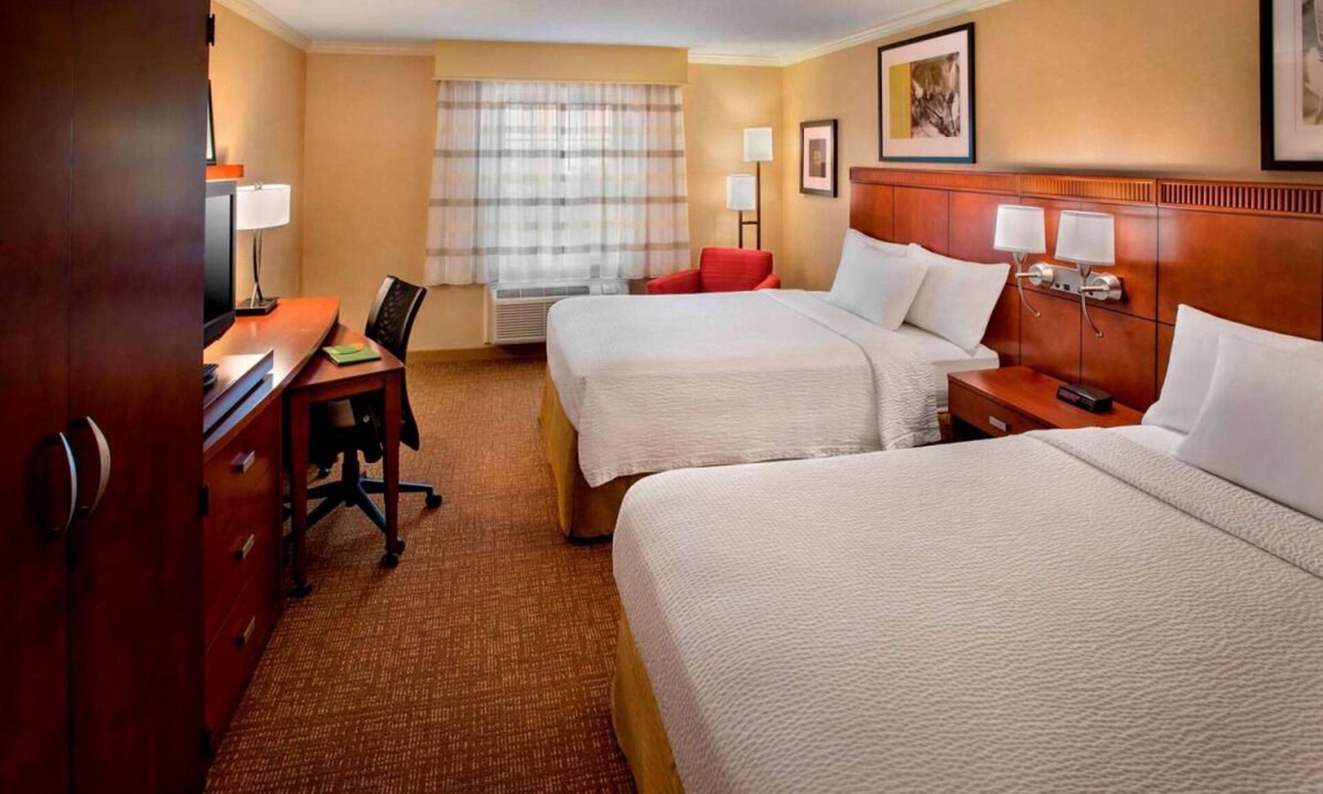 Danvers House | Convenient Stay! 2 Comfortable Units, Pet Friendly Accommodation!