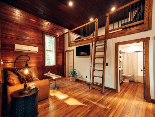 Procious Apartment | Corton Lodge Bell Tower Suite Private Riverfront