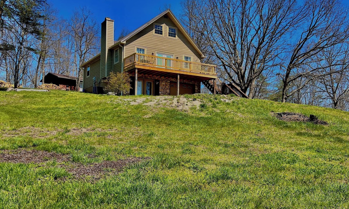 Winchester House | Country Refuge at The Right Angle Remote Hot tub