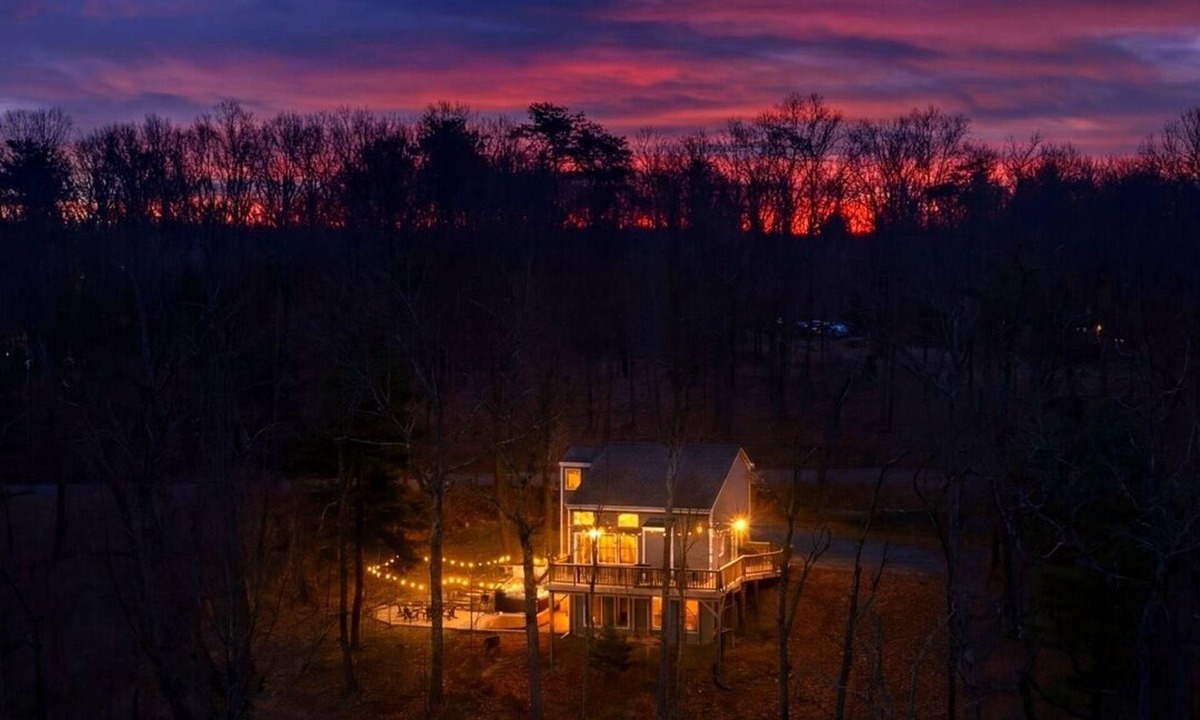 Berkeley Springs Cottage | Country Road Cottage-Mountain Views + Private Hot Tub + Sauna + Game Room