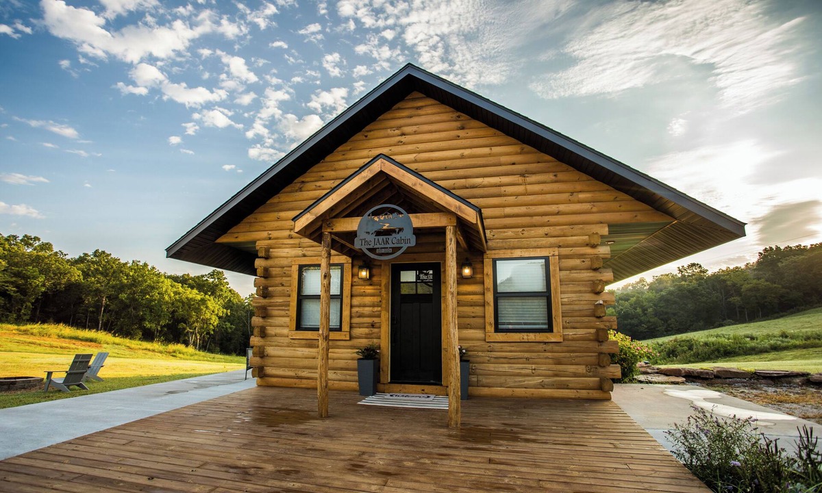 Jasper Cabin | Couples Retreat- 2 King Beds, Outdoor TV + Fire Pit, Near the Buffalo River!