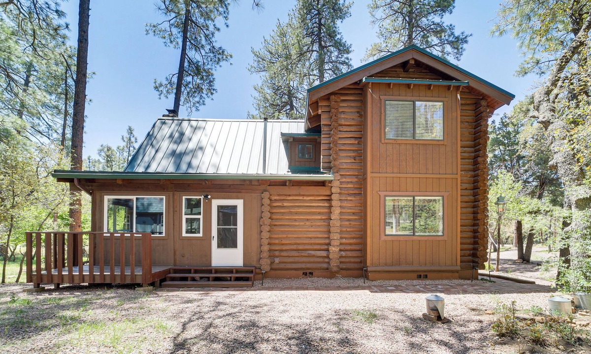 Strawberry Cabin | Covered Deck, Private Acreage: Log Cabin in Pine