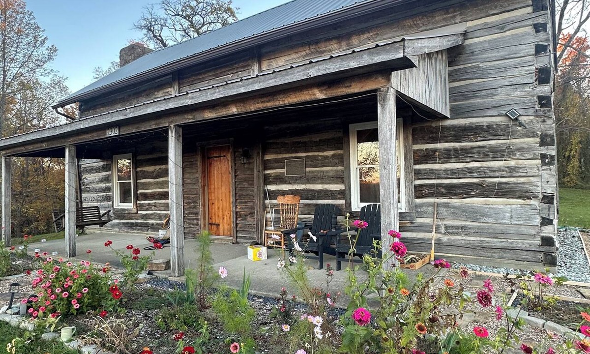 Frenchburg Cabin | Cozy 2-bedroom Antique Cabin Red River Gorge on 200 acres.