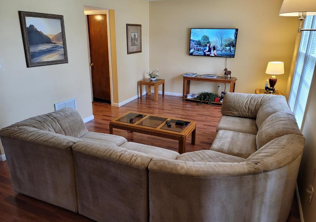 Lexington House | Cozy and Spacious-4 Bedrooms Townhouse