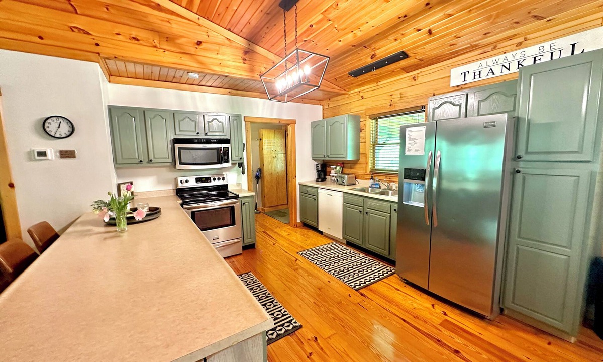 Stanton Cabin | Cozy Cabin 20min to RRG. Fire pit. HOT TUB.