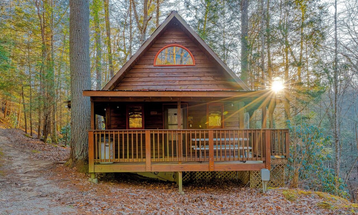 Rogers Cabin | Cozy Cabin Hideaway in Cave Hollow - Sandstone Dream