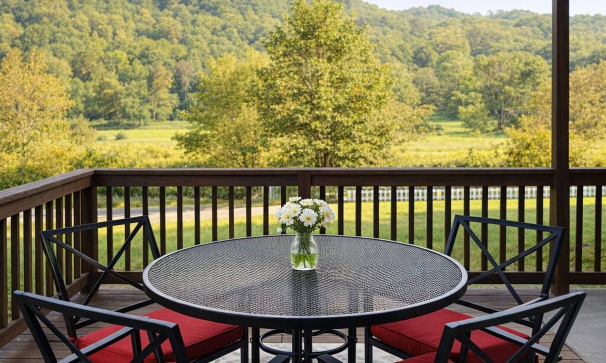 Vilas Cabin | Cozy Cabin w/Patio, Backyard BBQ, Views, Pets