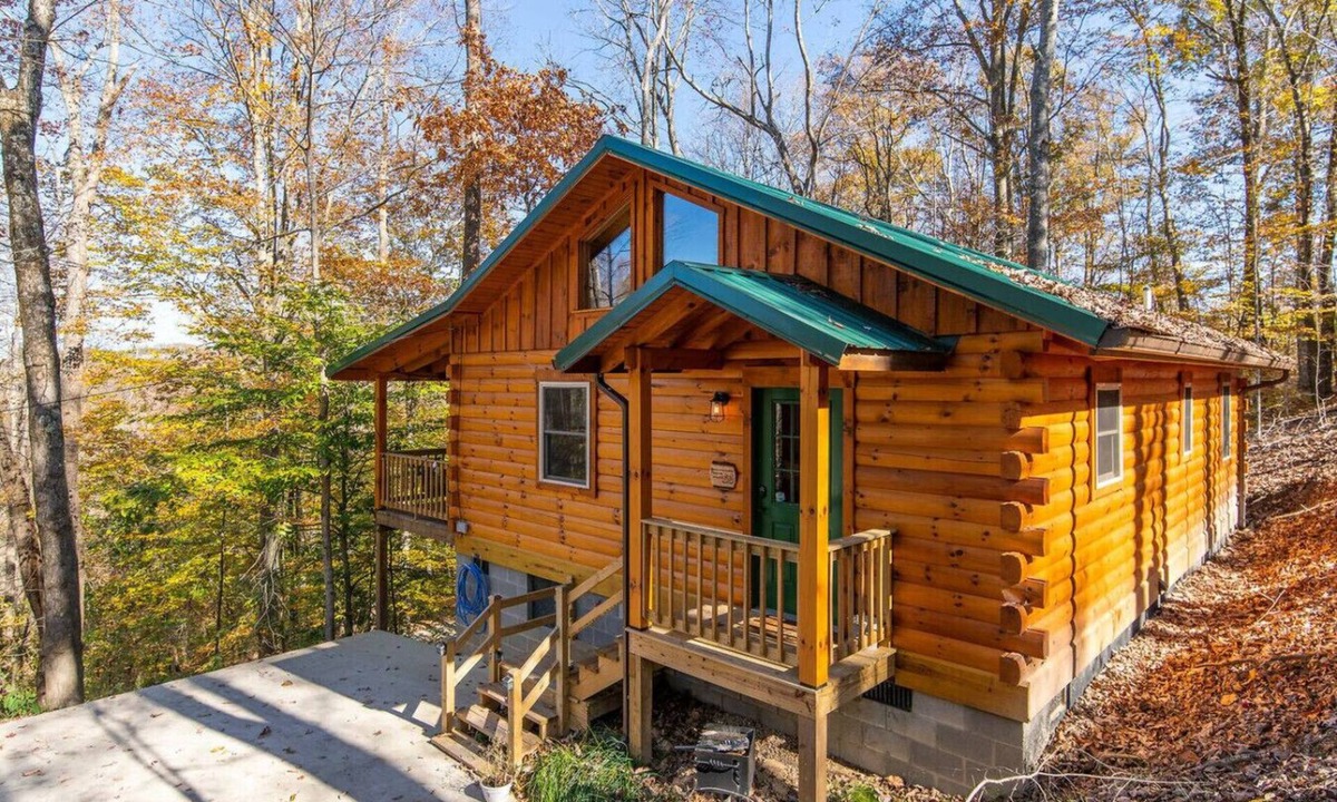 Stanton Cabin | Cozy Canopy- Hot Tub, Firepit, Covered Deck, WiFi