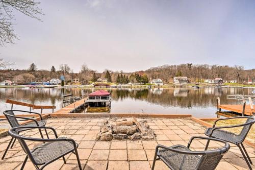 Hydeville House | Cozy Castleton Cabin with Fire Pit + Water Access!