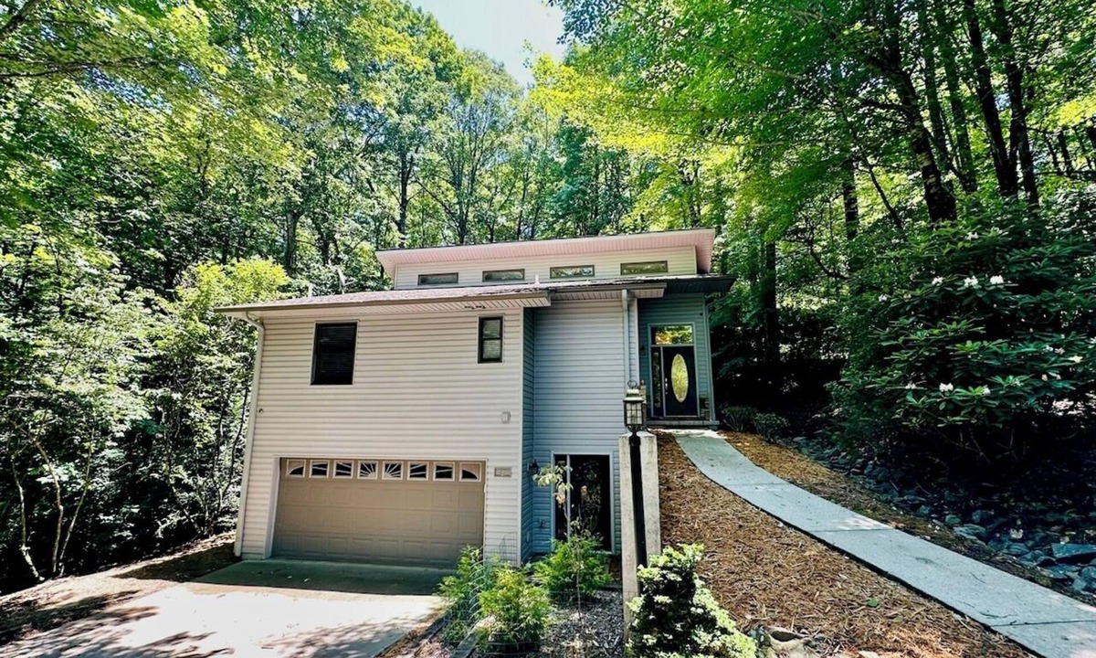 Brevard House | Cozy Connestee Falls Escape: Hiking & Waterfalls