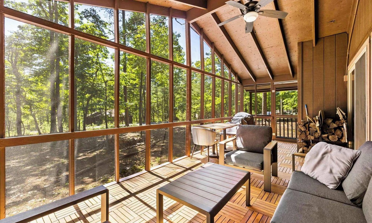 The Woods Ski Chalet | Cozy Cottage w Enclosed Porch, Fireplace & Grill