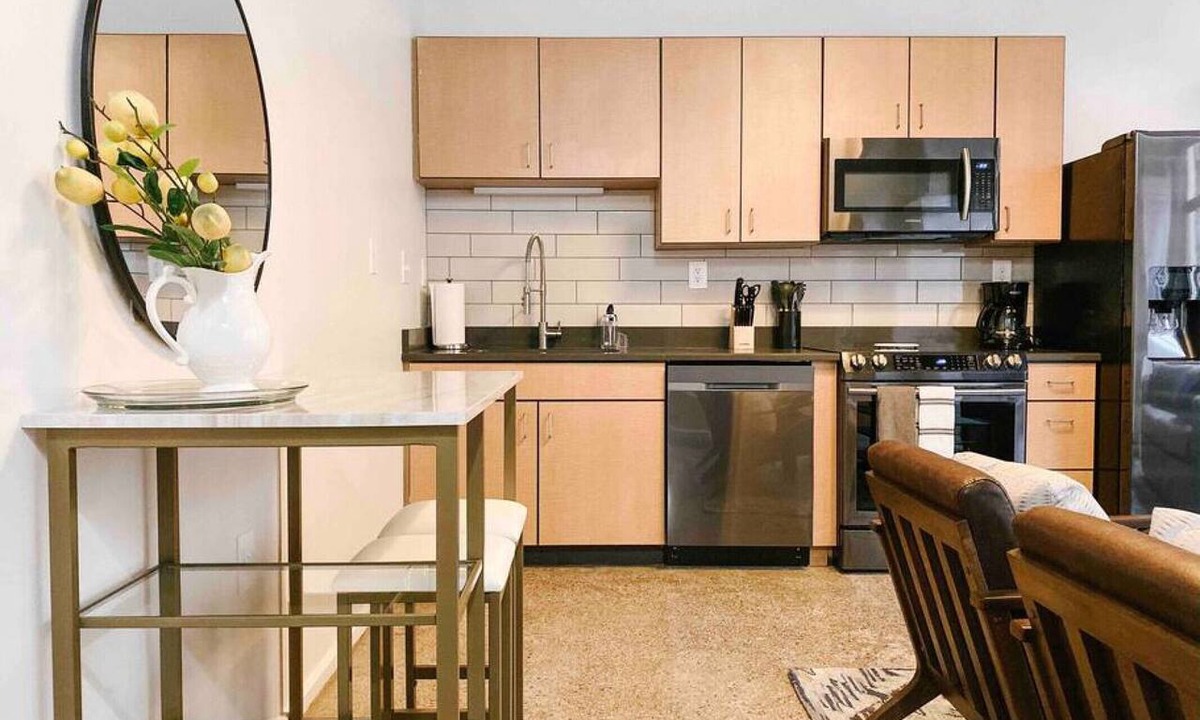 Old City Apartment | Cozy Downtown Loft on Gay St